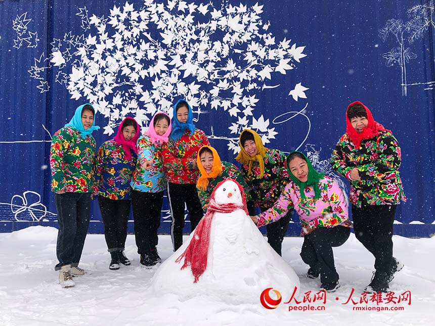 ���ڶ�ѩ�˵��۰��^���������F�ɔz