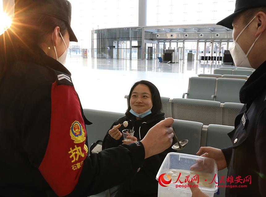 Ʒ�LԪ�����ÿ�Ę���������Ҹ���Ц��������W �Ο��Ĕz