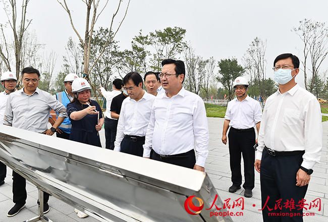 張國華在中央綠谷、東部溪谷及白溝引河蓄水壩調研。劉向陽攝