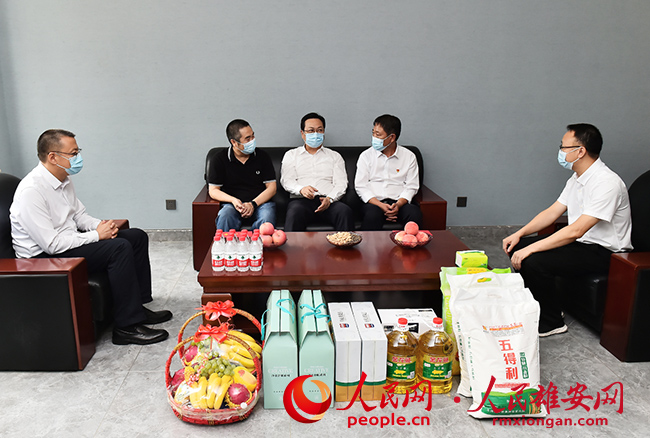 張國華到容城縣走訪慰問退役軍人代表。劉向陽攝