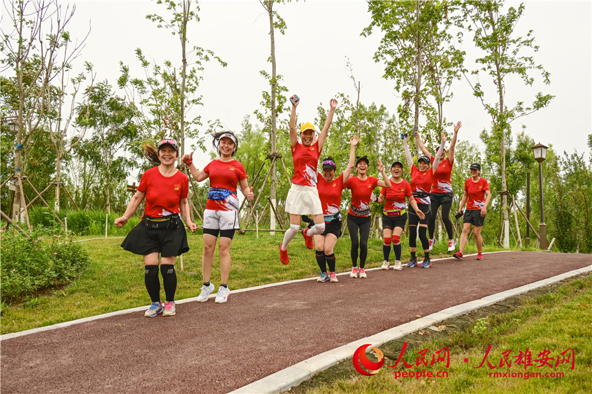 群眾享受運動的快樂。胡忠攝