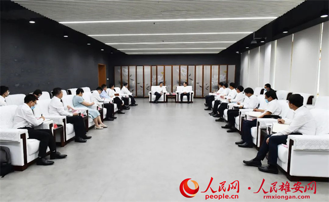 張國華與深圳市投資控股有限公司黨委書記、董事長何建鋒一行舉行工作座談。劉向陽攝