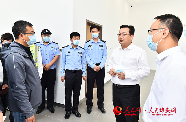 張國華調研容西片區安置房及配套設施收尾和交付點準備工作情況。劉向陽攝