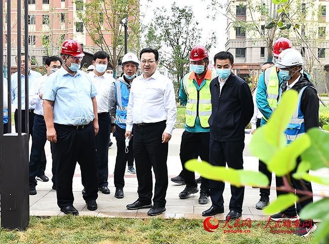 張國華調研容西片區安置房及配套設施收尾和交付點準備工作情況。劉向陽攝