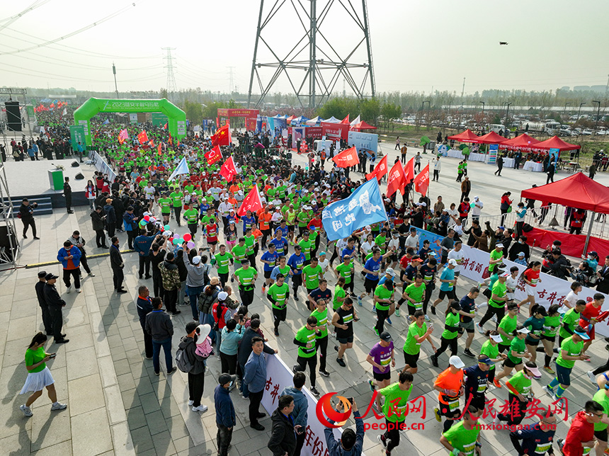 2023雄安半程馬拉松現場。人民網 李兆民攝