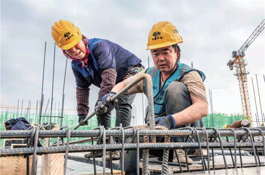 “7人組”在雄東片區安置房項目拍攝的劉飛、唐家鳳夫婦（陜西安康）。