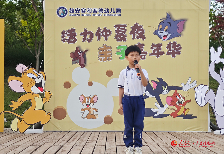 幼兒園學生代表為孩子們送上節日的祝福。人民網記者 李兆民攝
