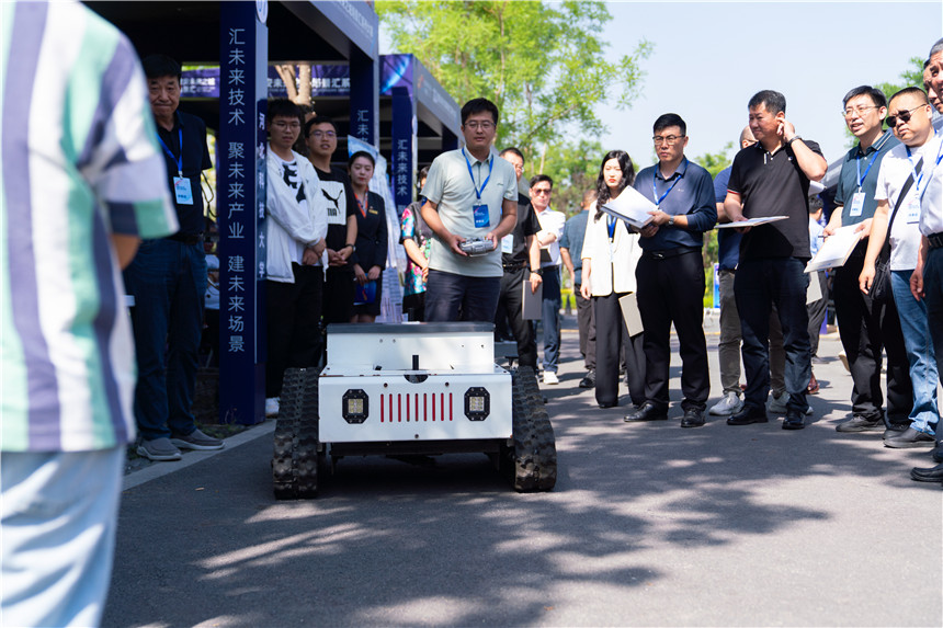 雄安國際服務機器人大賽決賽現場。吳本旭攝