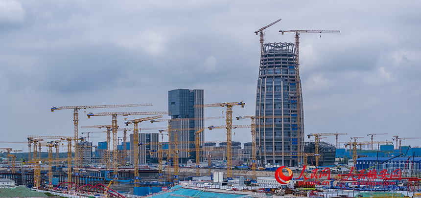雄安城際站及國貿中心項目建設現場。人民網記者 李兆民攝