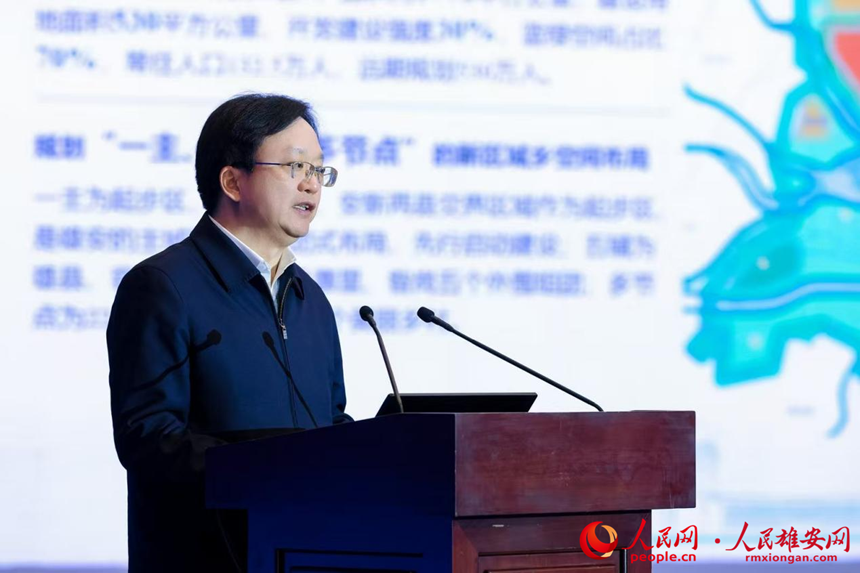 雄安新區黨工委委員、管委會副主任于國義作人工智能產業推介。人民網記者 周博攝