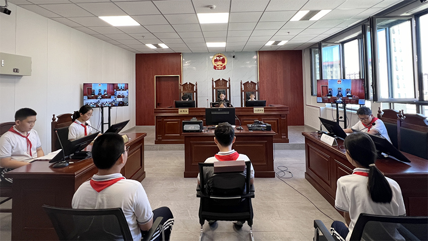 容西片區學校學生模擬庭審。雄安新區中級人民法院供圖