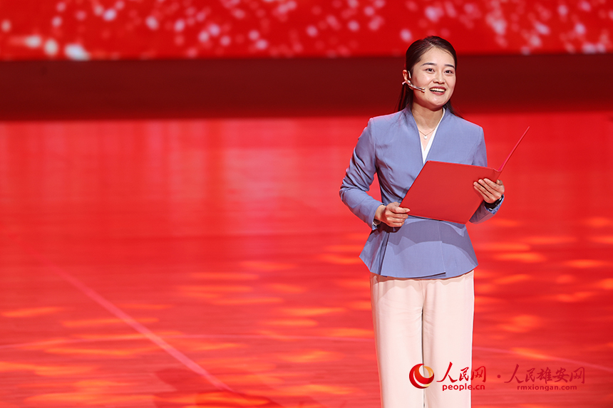 活動現場，群眾代表宣讀“人民之城 心向往之”雄安城市體驗活動倡議書。人民網記者 李兆民攝