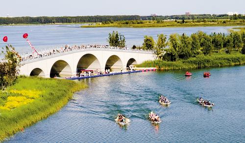 5月24日雄安新區第二屆全民健身大賽龍舟挑戰賽現場。本報記者 劉光昱攝