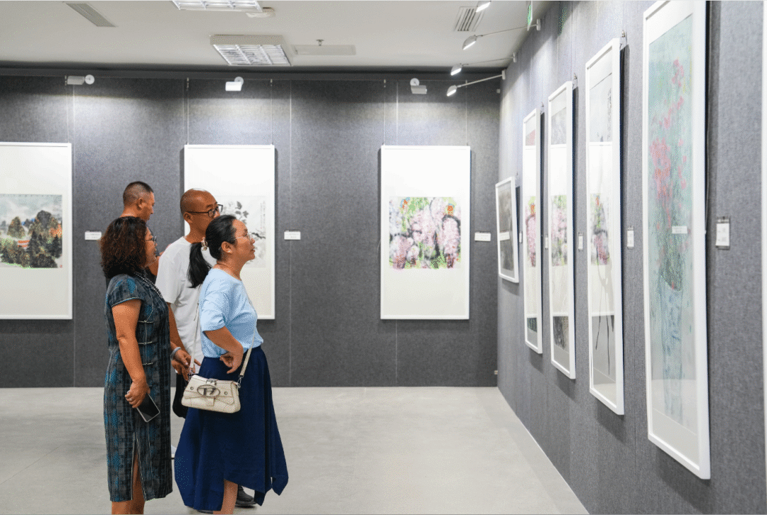 展覽現場參觀群眾。董嘉琛 攝