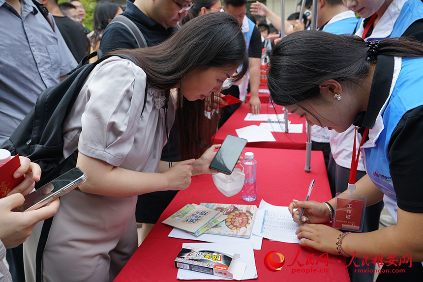 入住員工辦理登記。人民網記者 王紅攝